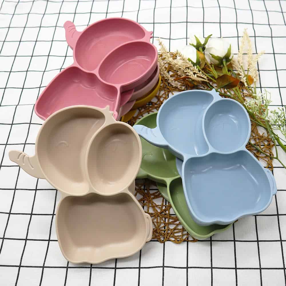 Colorful bear-shaped silicone lunch boxes ideal for kids' meal storage.