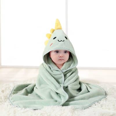 Soft plush baby hooded towel with unicorn design, perfect for bath time and to keep your little one warm. Made from high-quality, absorbent material for comfortable, stylish dressing.
