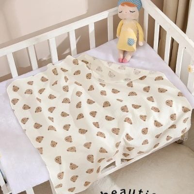 Soft baby blanket with adorable bear print, perfect for infants and toddlers; Monalisa Medical store bedding product.