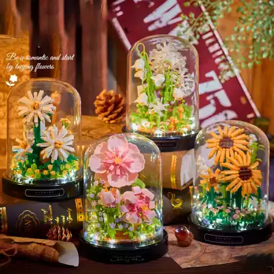 Elegant floral LED lamps with preserved flowers, perfect for home decor and creating a romantic atmosphere. Ideal gift for special occasions, showcasing intricate craftsmanship and vibrant colors.
