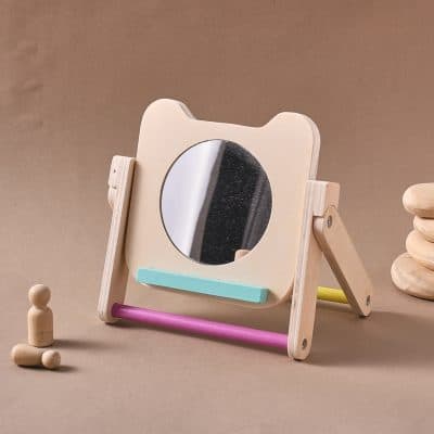 Elegant wooden children’s mirror with colorful support bar, designed for safe and fun eye care at Monalisa Store, a trusted optometry and eyewear retailer.