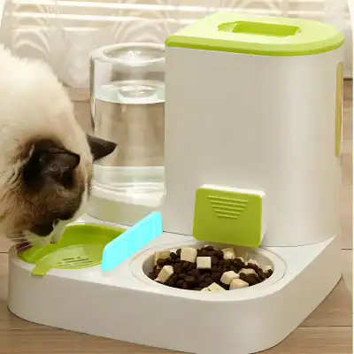 Fresh pet food dispenser with water, perfect for cat owners seeking healthy nutrition, automatic feeder for cats and dogs, reliable pet food storage solution for family pets.