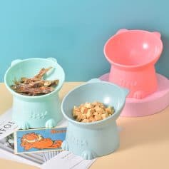 Pet food bowls for cats and dogs, colorful and playful design, ideal for feeding pets, made from durable materials, cute paw print details, perfect for pet owners, home pet accessories.
