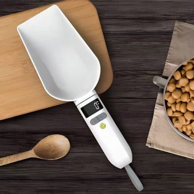 Digital kitchen scale with LCD display for precise measurement of ingredients, perfect for healthy eating and dietary needs at Monalisa Store, specializing in opt health products.