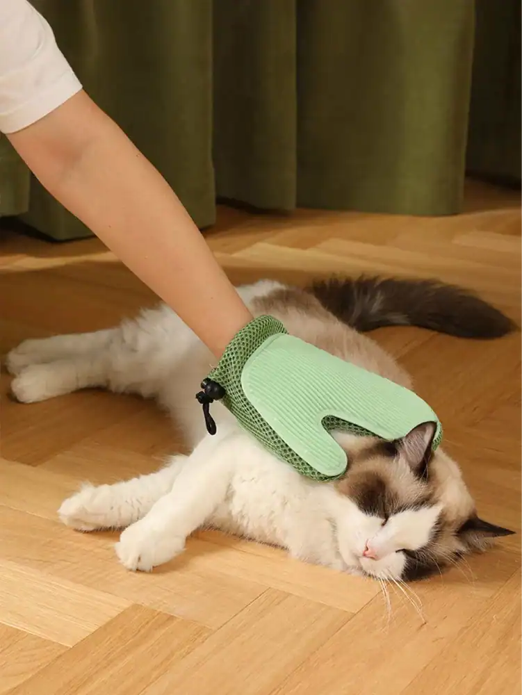 Soft pet grooming glove for cats and dogs, gentle massage and shedding tool, pet hair removal, home pet care product, suitable for allergies and grooming routine needs.