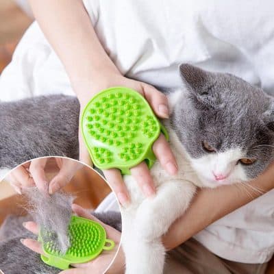 Slicker brush pet grooming tool for cats, helping remove loose fur and reduce shedding to keep your cat clean and healthy.