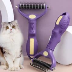 Electric cat grooming tools with purple handles and safety blades, set against a pastel background, showcasing pet grooming accessories from Monalisa Store.