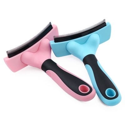Bright pink and blue pet grooming brushes with ergonomic handles and stainless steel blades for fur trimming and grooming. Perfect for maintaining pet cleanliness and health.