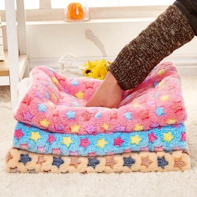 Super soft colorful star-patterned foot bath blanket, perfect for foot spa therapy and relaxation, with plush texture and vibrant colors, ideal for wellness clinics and home spa treatments.