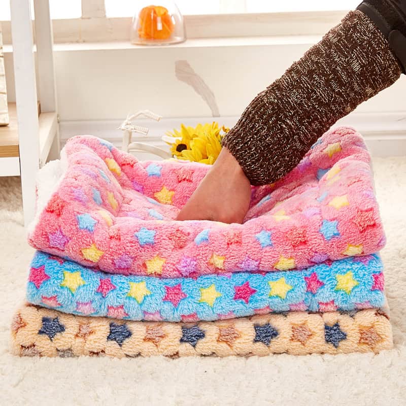 Super soft colorful star-patterned foot bath blanket, perfect for foot spa therapy and relaxation, with plush texture and vibrant colors, ideal for wellness clinics and home spa treatments.