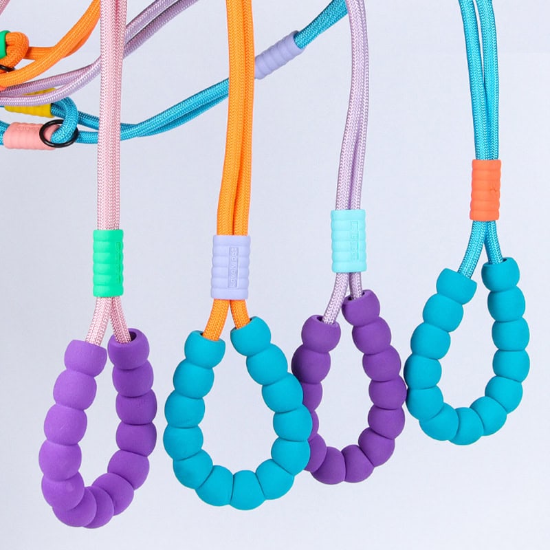 Colorful silicone beaded baby teething rings with adjustable cords for infant comfort and dental health. Perfect for soothing teething pain and promoting oral development. Safe, durable, and adorable baby accessories.