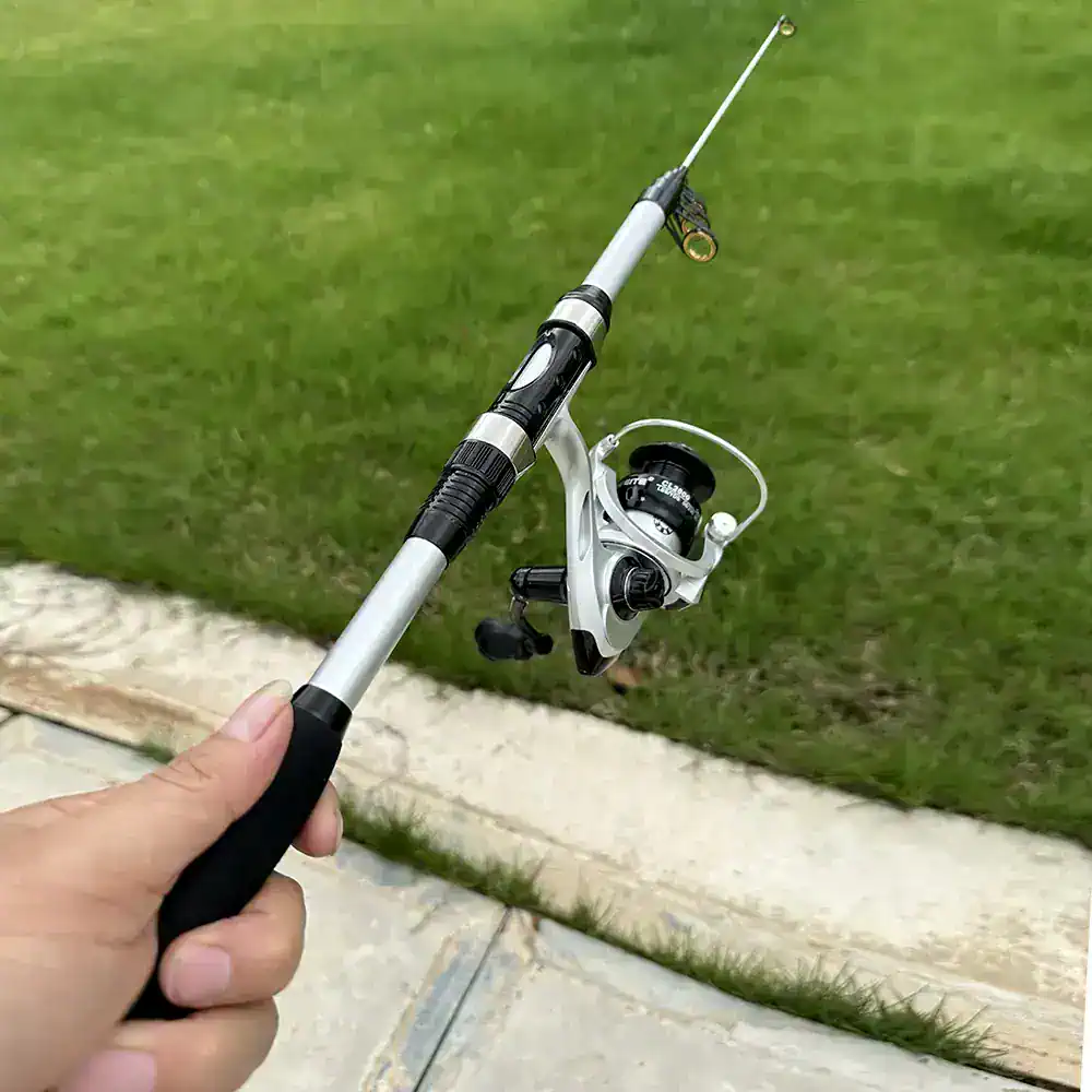 High-quality fishing rod with spinning reel on a lush green outdoor background. Perfect for freshwater or saltwater fishing enthusiasts. Durable, lightweight, and designed for easy casting and retrieval.