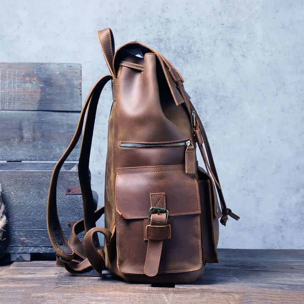 Leather backpack for men and women with multiple compartments, stylish and durable. Perfect for work, travel, or everyday use, combining fashion and functionality.