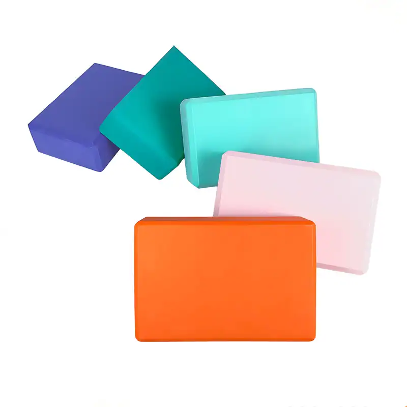 Colorful contact lens cases in various shades for stylish eye care, perfect for storing and protecting contact lenses. Ideal for optical health and eye hygiene enthusiasts.
