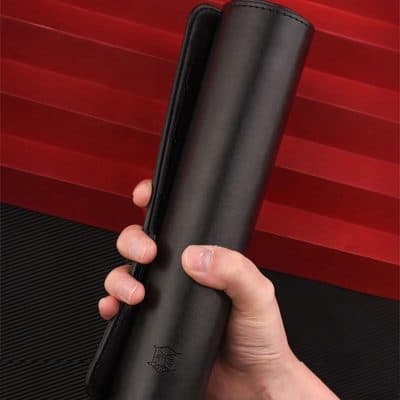 Durable black leather wallet with RFID blocking protection, stylish and secure, designed for everyday use and optimal organization of cards and cash.