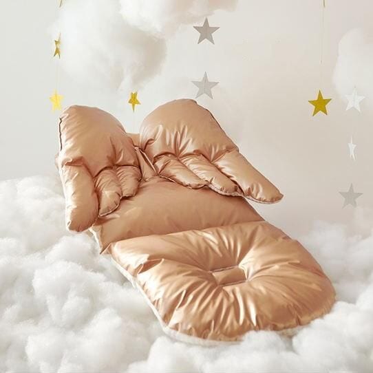 Luxurious cloud-shaped cushion for comfortable relaxation, ideal for home or spa use, promoting stress relief and a cozy atmosphere. Perfect for enhancing your wellness space.