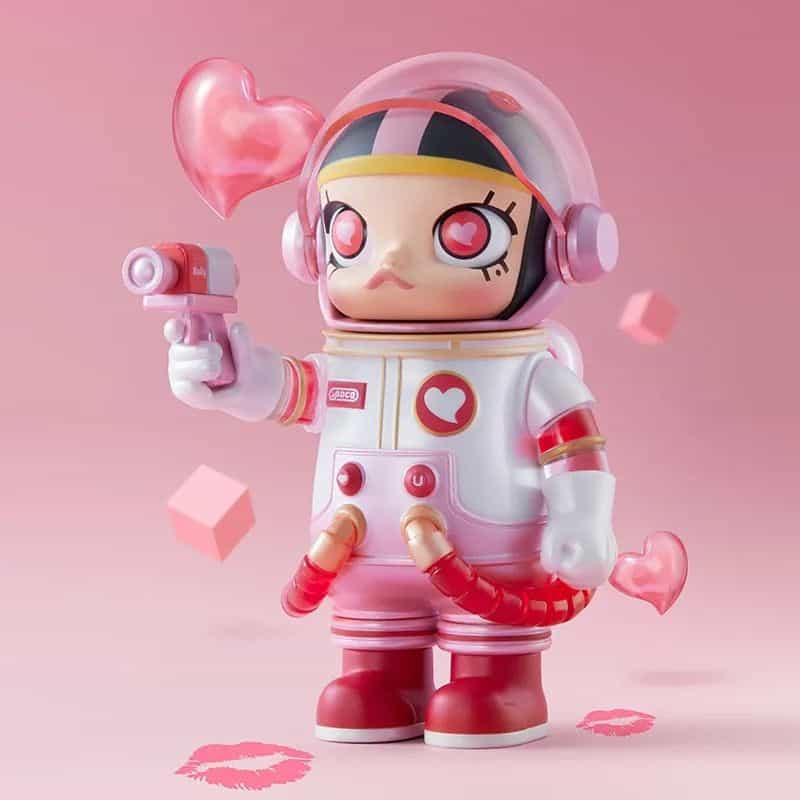 Adorable Monalisa-themed robot toy with a cute heart-shaped design, perfect for collectibles and gifts. Features vibrant pink and white colors, with a playful space-themed astronaut outfit.