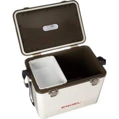 Portable cooler for medical and optical equipment storage, ideal for optometry clinics and eye care professionals. Keep devices and samples cool and secure during transport.