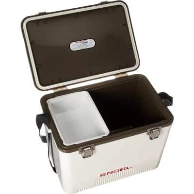 Portable cooler for medical and optical equipment storage, ideal for optometry clinics and eye care professionals. Keep devices and samples cool and secure during transport.