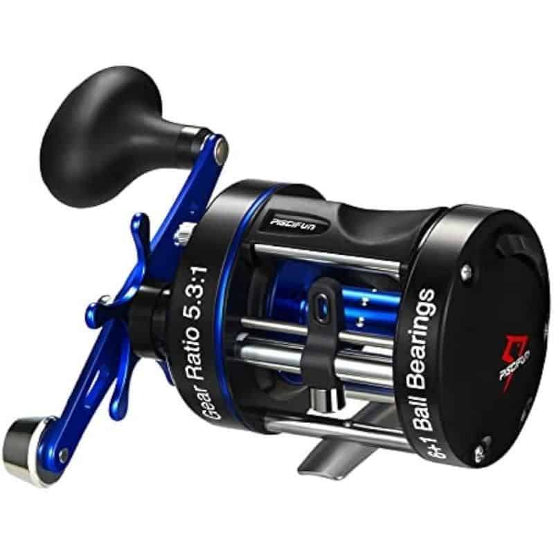 High-quality fishing reel designed for durability and smooth performance, featuring ball bearings for enhanced accuracy and reliability. Perfect for freshwater and saltwater fishing enthusiasts.