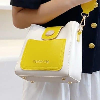 Stylish fashion bag with yellow accents, transparent design, and practical features for everyday use. Ideal for modern fashion lovers seeking chic accessories.