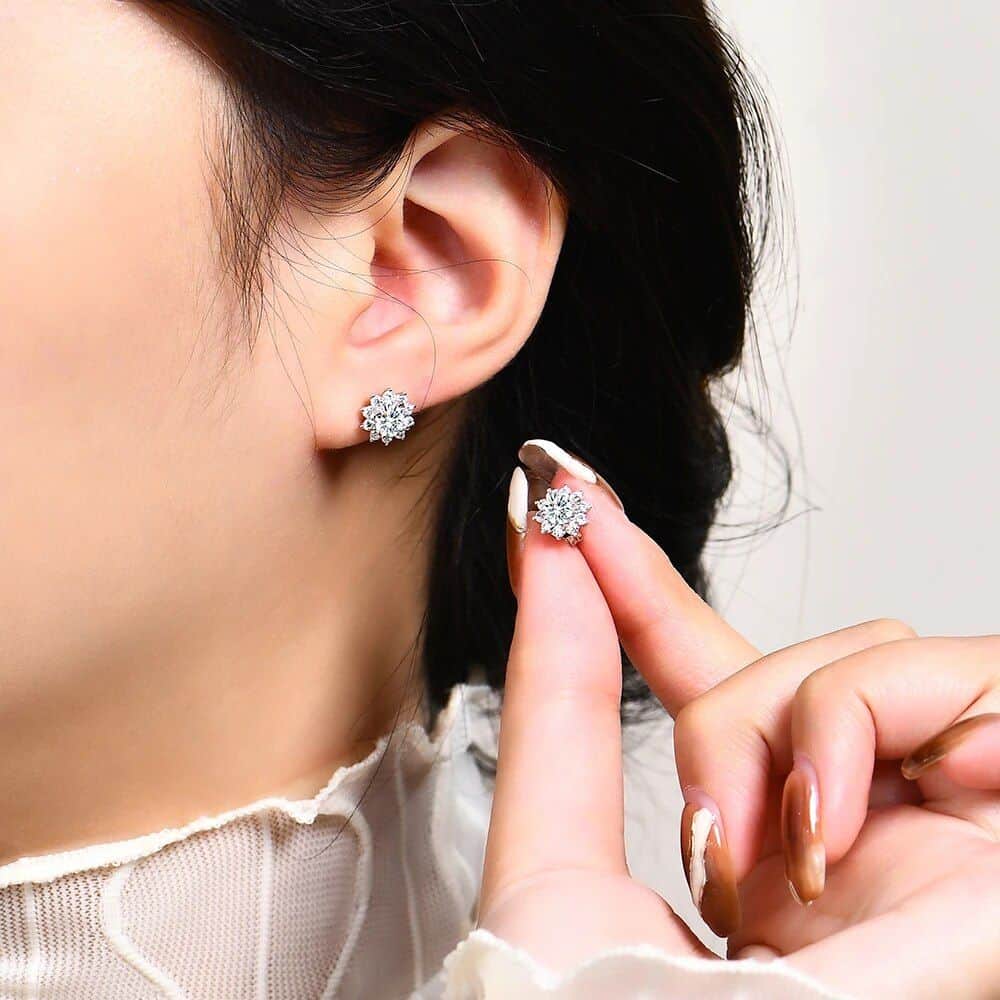 Enhance your style with exquisite diamond earrings and rings from Monalisa Store, perfect for special occasions and everyday glamour.