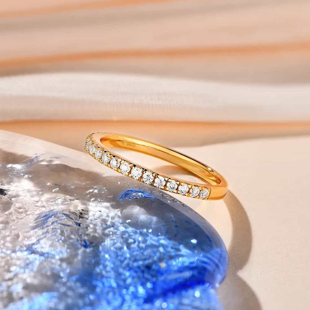 Gold ring with sparkling diamonds, stylish and luxurious jewelry piece for special occasions or daily wear, available at Monalisa Store.
