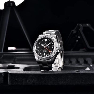 Elegant stainless steel men's watch showcasing GMT and automatic features, water-resistant up to 200m, ideal for sports and fashion enthusiasts.