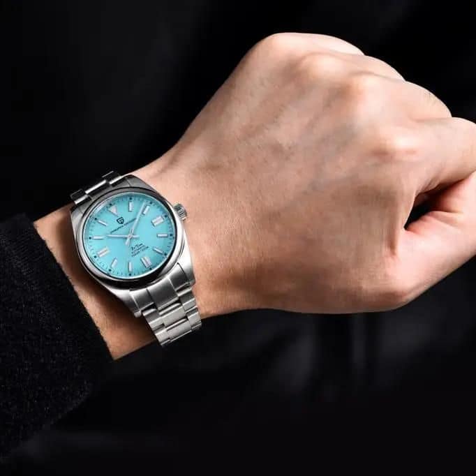 High-quality stainless steel men's watch with a vibrant blue dial, precise automatic movement, and durable construction, perfect for luxury and everyday fashion.