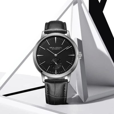 High-quality black leather strap, automatic movement, and sophisticated design perfect for men’s fashion and timepiece collection.