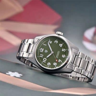 This high-quality stainless steel wristwatch features a striking green dial with large white numerals, chronograph functionality, and a polished metal bracelet. Ideal for watch aficionados seeking durable, elegant accessories for everyday wear or special occasions. The watch's design combines modern aesthetics with precision craftsmanship, making it a perfect addition to any collection or gift for watch lovers.