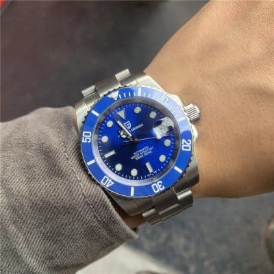 High-quality blue diver watch with stainless steel bracelet, automatic movement, water-resistant up to 100 meters, perfect for sports and casual wear.