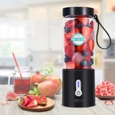 High-speed blender for smoothies, made with durable and BPA-free materials, perfect for fresh fruit blends and healthy drinks. Compact design suitable for modern kitchens.