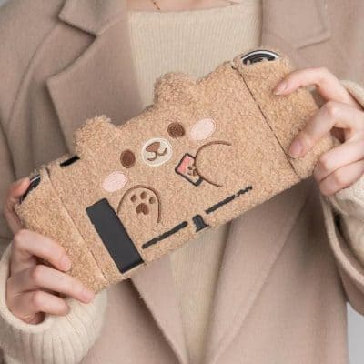Adorable teddy bear design phone case, perfect for stylish accessories and protection. Made of soft, plush material with playful embroidery, suitable for all phone models.