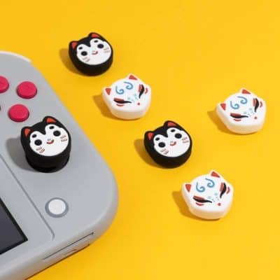 Cute Japanese Lucky Cat Stylus for Nintendo Switch or smartphone, fun and functional accessory for gaming and touch screen devices, ideal gift for gamers.