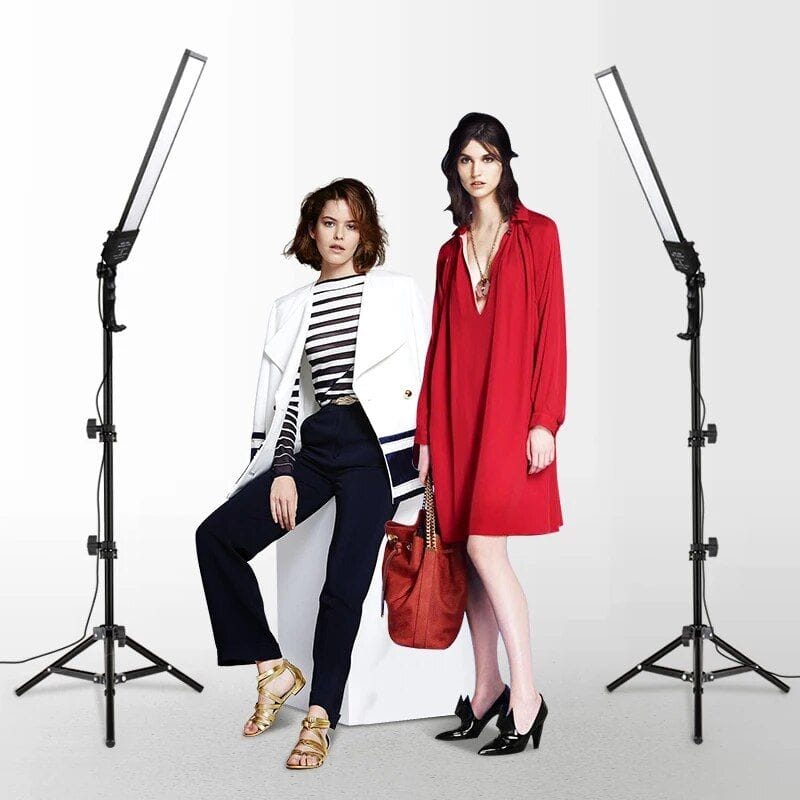 High-quality fashion glasses showcased at Monalisa Store for modern looks and eye health.