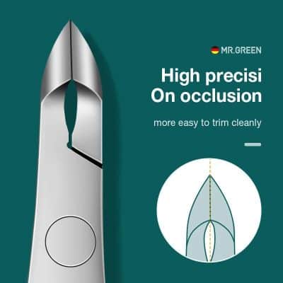 High precision eyelash trimming tool for easy and clean eyelash grooming, essential for opticians and eyewear specialists.