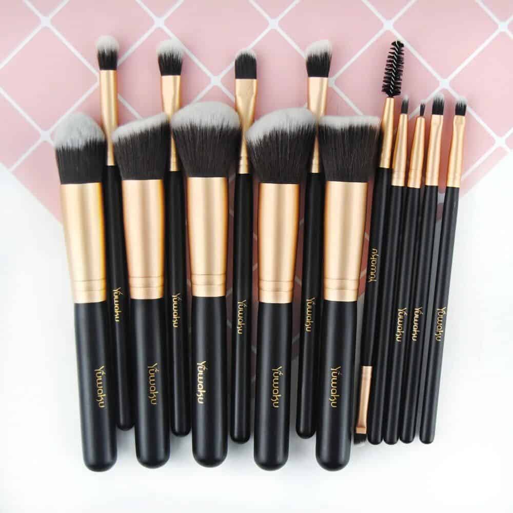 High-quality makeup brushes for beauty professionals and enthusiasts, ideal for precise application of foundation, eyeshadow, and blush. Durable, soft bristles with elegant black and gold handles.