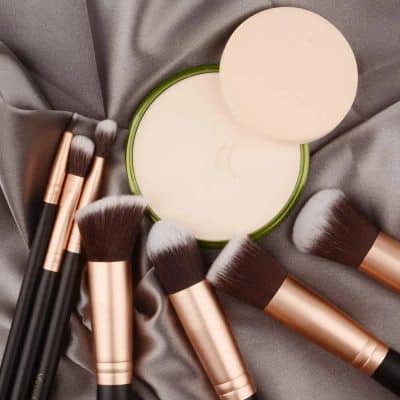 High-quality cosmetic makeup brushes for flawless application, available at Monalisa Store. Perfect for professional and everyday makeup routines.