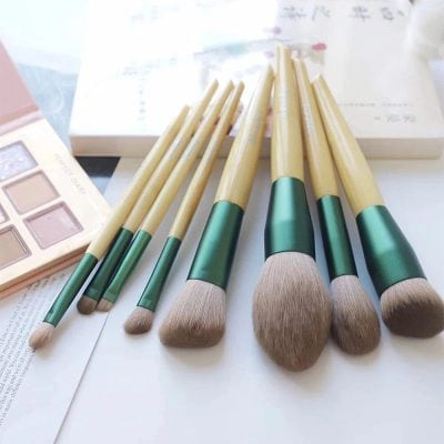 High-quality professional makeup brushes for flawless beauty application for face and eyes. Perfect for makeup artists and enthusiasts. Durable, soft bristles, stylish design.