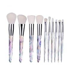 High-quality iridescent makeup brushes with soft bristles for cosmetic application. Perfect for blending, eyeshadow, foundation, and more, suitable for professional and home use.