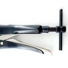 High-quality medical syringe clamp for precise eye care and ophthalmology procedures. Durable, reliable, essential for optometry clinics and eye surgeries.