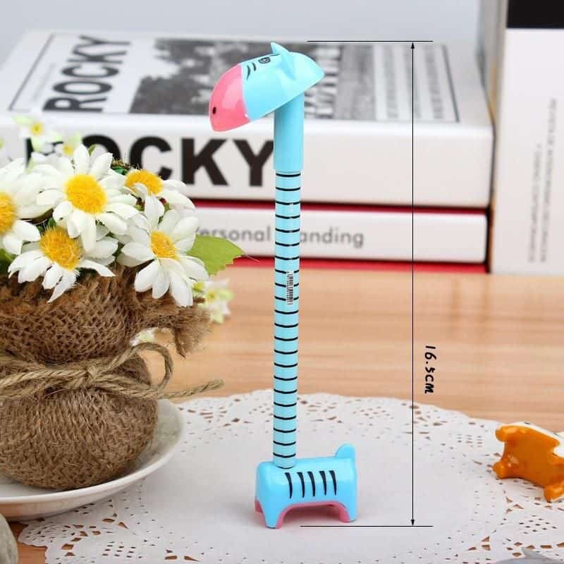 Colorful pen holder designed like a toy hammer with a miniature umbrella on top, measuring 16.5 cm. Ideal for organizing pens and desk accessories with a fun, whimsical aesthetic.
