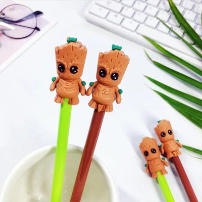 Fun and adorable Baby Yoda-themed pen holders made of soft rubber, perfect for kids and desk organization. Bright-colored pens with cute character toppers add charm to your workspace or study area.