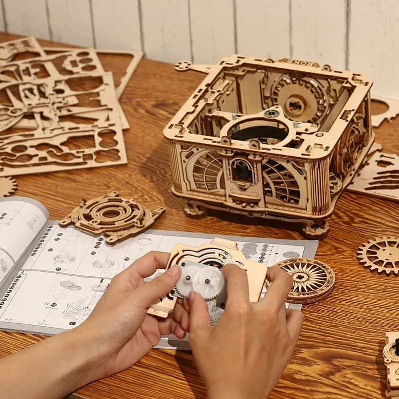 Detailed wooden mechanical model kit for DIY enthusiasts, perfect for educational purposes and decorative displays, available at Monalisa Store.