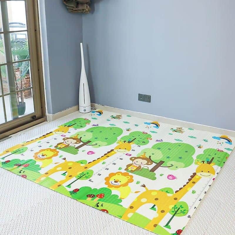 Bright, playful baby play mat featuring cartoon lions, giraffes, and trees, ideal for children's playrooms that promotes fun and activity.