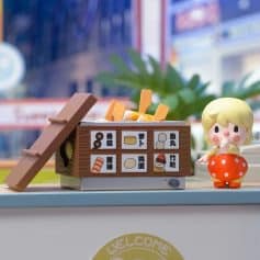 Colorful toy sushi and vegetables with Japanese labels, perfect for educational play and learning about Japanese cuisine.