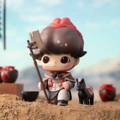 Charming figurine from Monalisa Store showcasing a cute warrior with a smartphone selfie stick, dressed in detailed armor, standing beside a black horse. Ideal for collectors and fans of unique, high-quality pop culture collectibles.