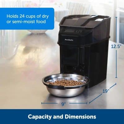 High-resolution image of PetSafe automatic pet feeder showing food bowl and digital controls.