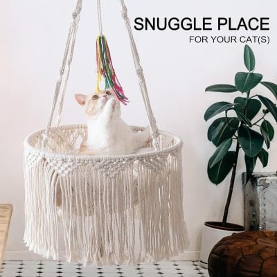 A comfortable and stylish hanging bed for cats, perfect for relaxation and play. The woven design and soft space provide a safe spot for your feline friends to enjoy.